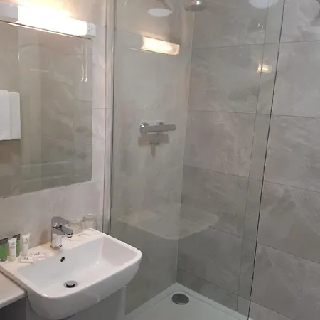 Creggan Court 3* Атлон