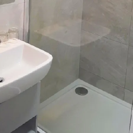 Creggan Court מלון את'לון