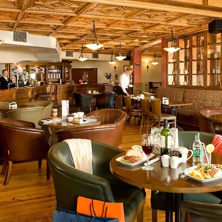 Creggan Court מלון את'לון