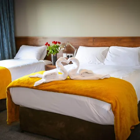 Creggan Court 3* Атлон